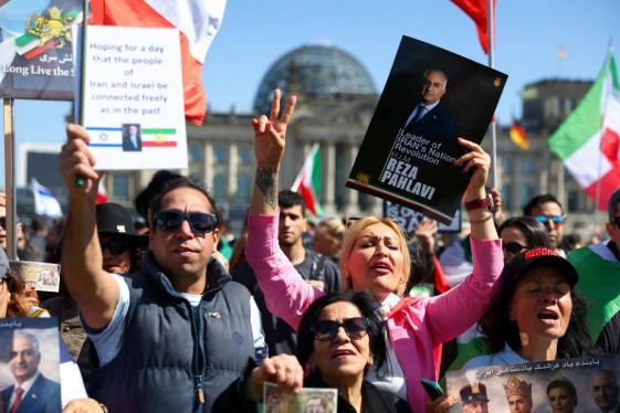 روزنامه تاگس سایتونگ: شاهزاده‌ای که خود را دلقک کرد